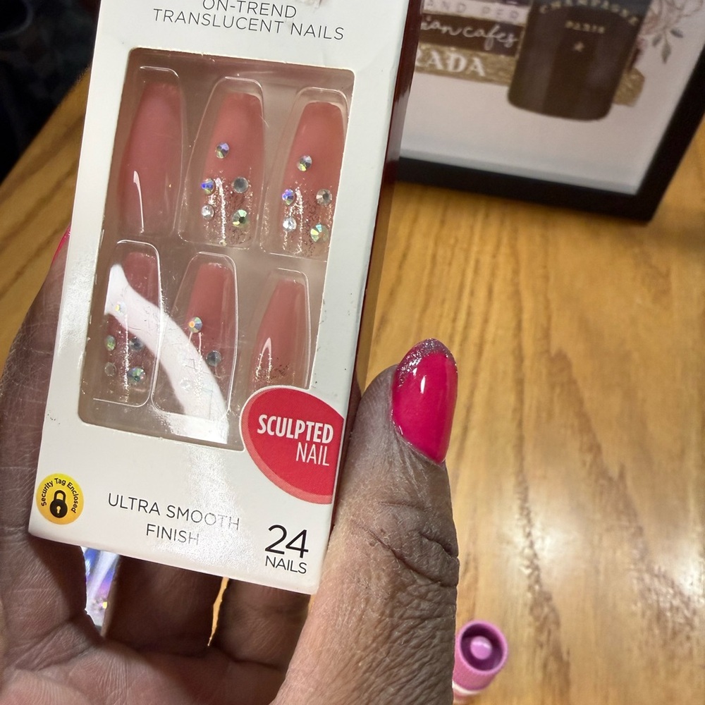 KISS Press-On Nail Bundle – New | Jewel & Jelly Nails + Nail Glue 💅✨ - Picture 7 of 8